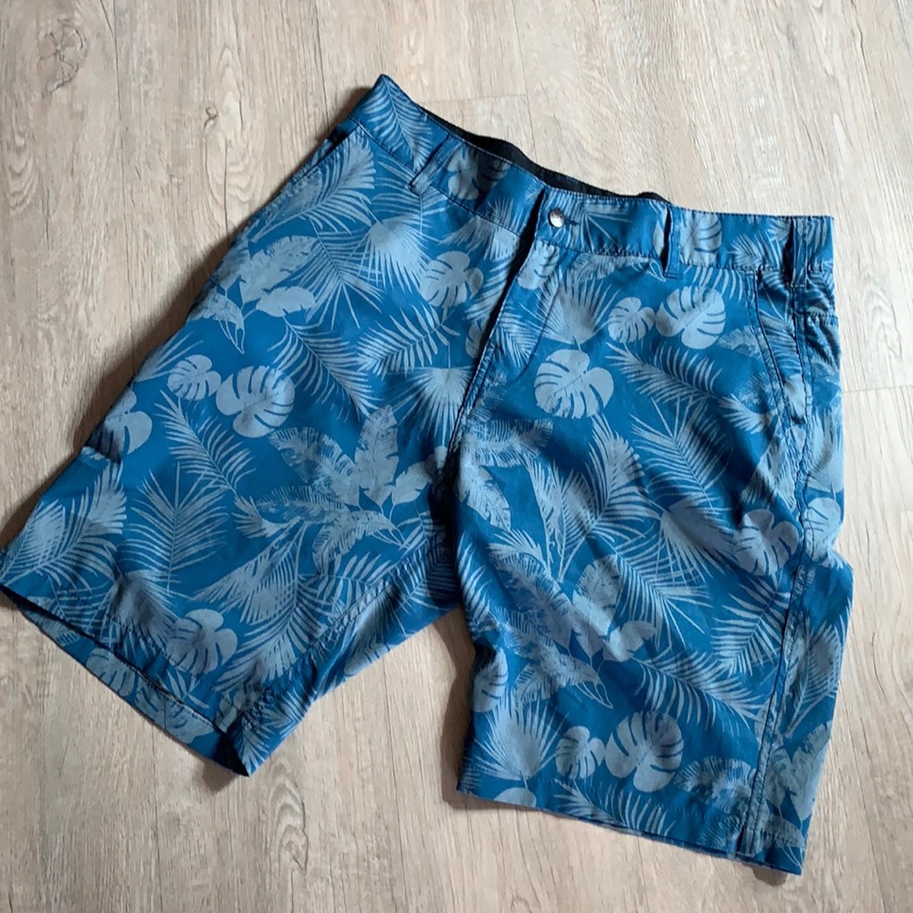 TRUNKS Multi-Functional shorts size 34